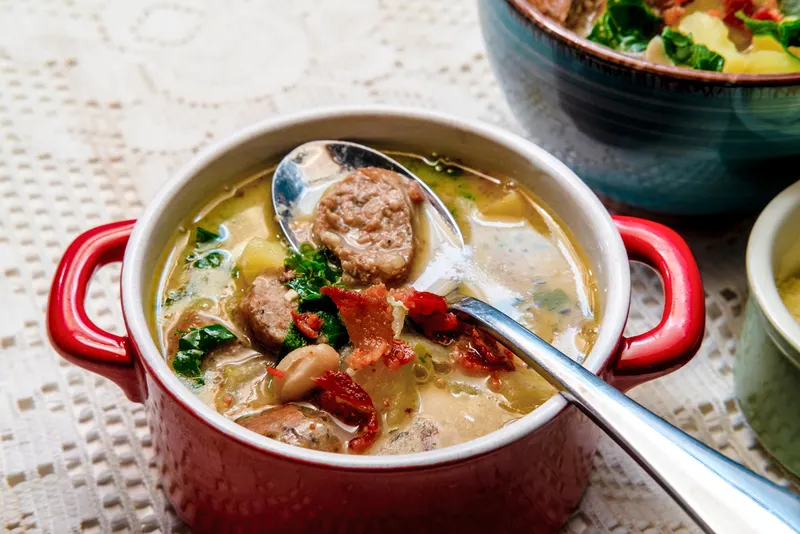 Makkarakeitto "Zuppa Toscana"